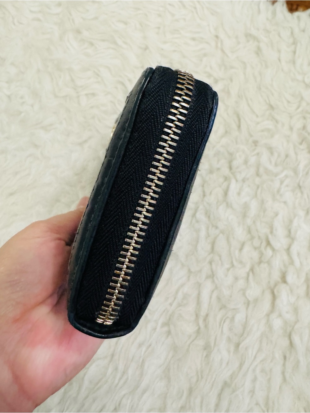 Gucci Guccisima Black Leather Embossed GG Round Zip Wallet - Picture 13 of 15